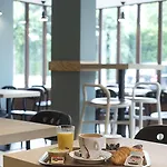 Brit Essentiel Arverne - Clermont-ferrand Sud מלון אובייר