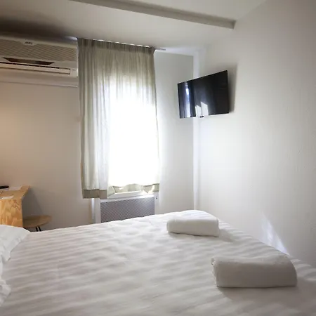 Hotel Brit Essentiel Arverne - Clermont-ferrand Sud 2*