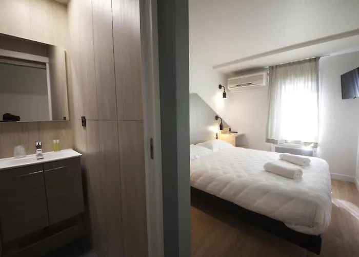 Hotel Brit Essentiel Arverne - Clermont-ferrand Sud 2*