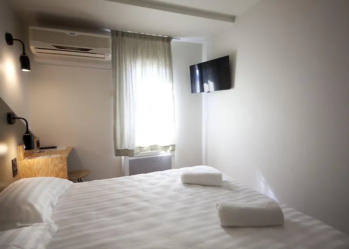 Hotel Brit Essentiel Arverne - Clermont-ferrand Sud 2*