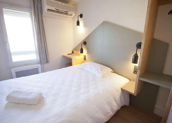 Hotel Brit Essentiel Arverne - Clermont-ferrand Sud 2*