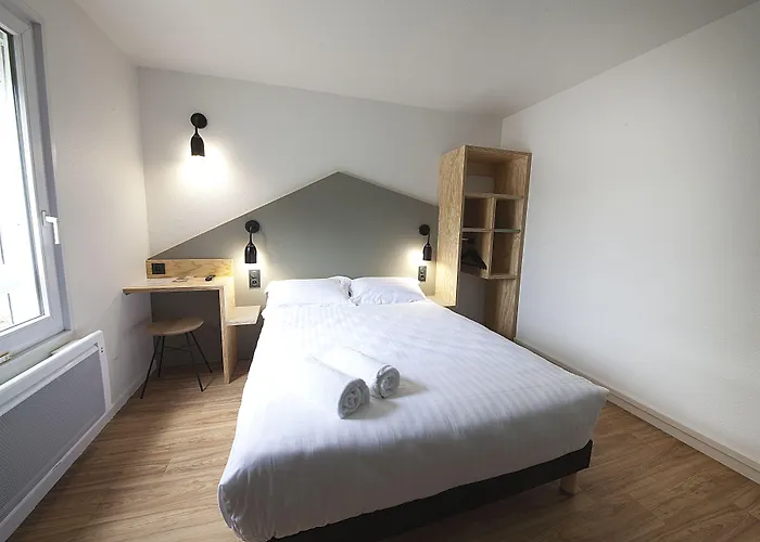Hotel Brit Essentiel Arverne - Clermont-ferrand Sud 2*