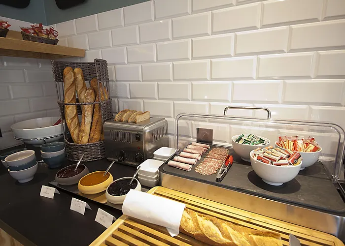 Brit Essentiel Arverne - Clermont-ferrand Sud Hotel 2*